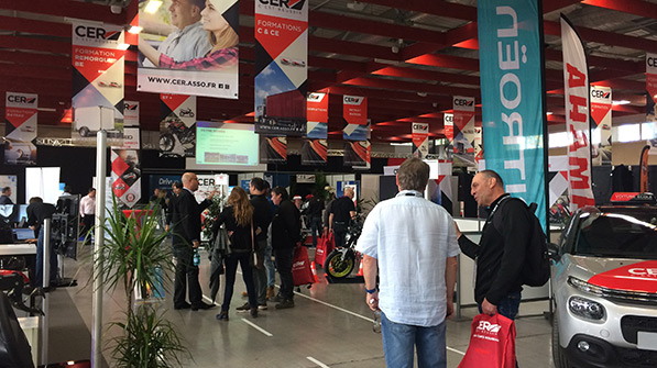 stand-auto-palais-des-congres-arles